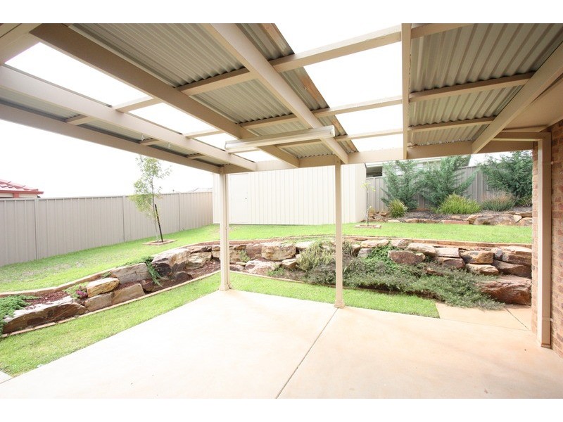 50 Yarrawah Crescent, Bourkelands NSW 2650