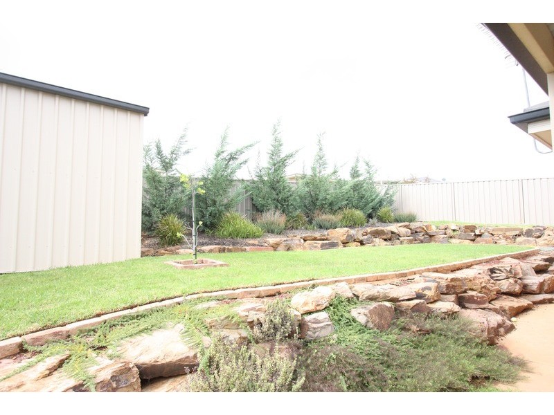 50 Yarrawah Crescent, Bourkelands NSW 2650