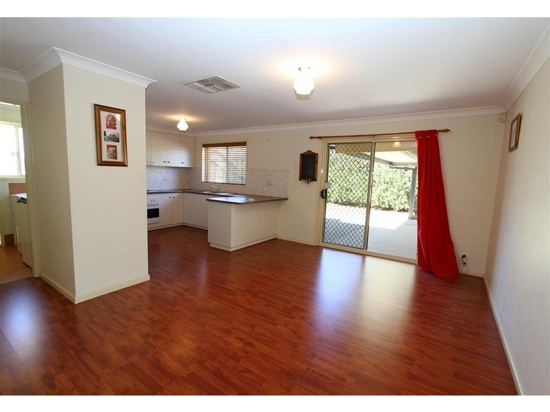 18 Kimba Drive, Glenfield Park NSW 2650