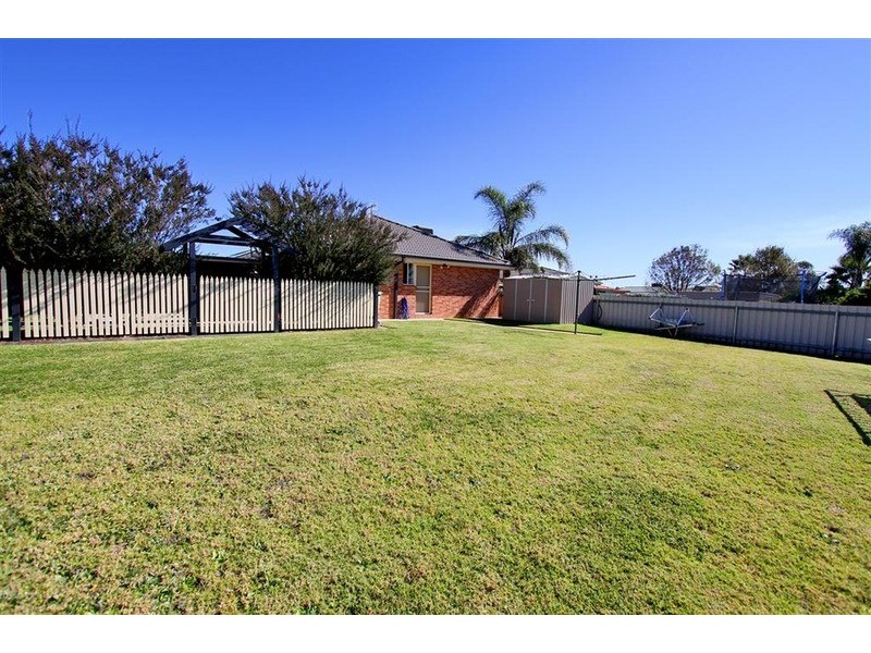 18 Kimba Drive, Glenfield Park NSW 2650