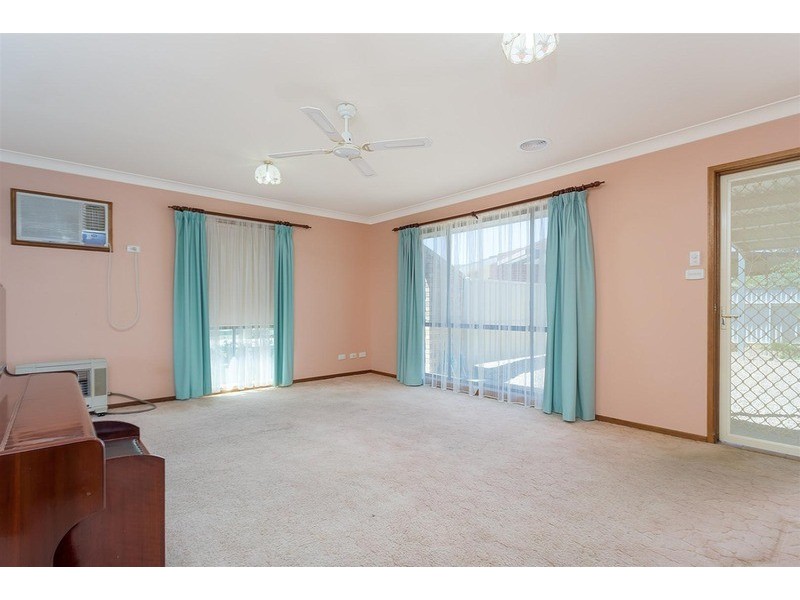 24 Parkhurst  Street, Tolland NSW 2650