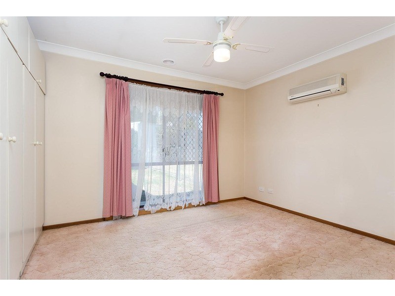 24 Parkhurst  Street, Tolland NSW 2650