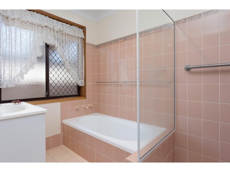 24 Parkhurst  Street, Tolland NSW 2650