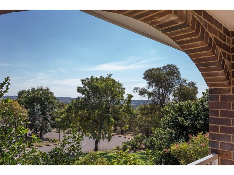 3 McCoullough Drive, Tolland NSW 2650