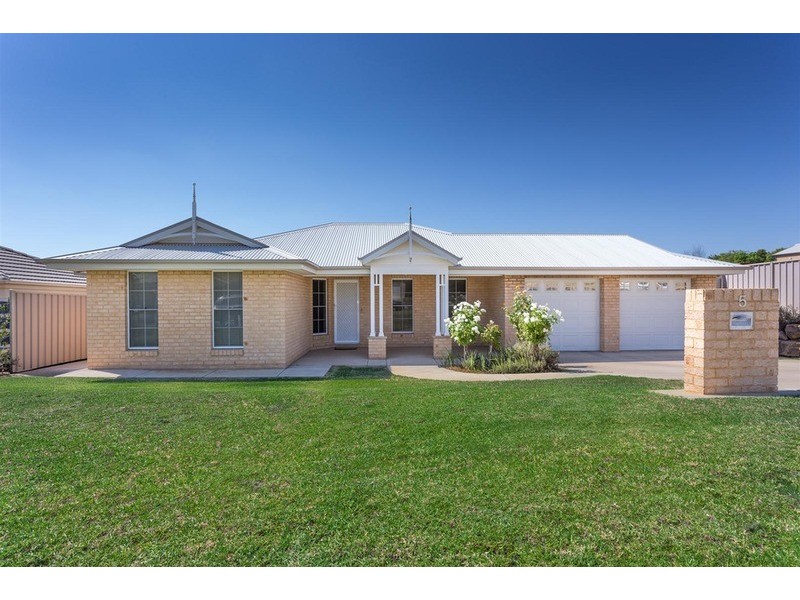 5 Werribee  Road, Bourkelands NSW 2650
