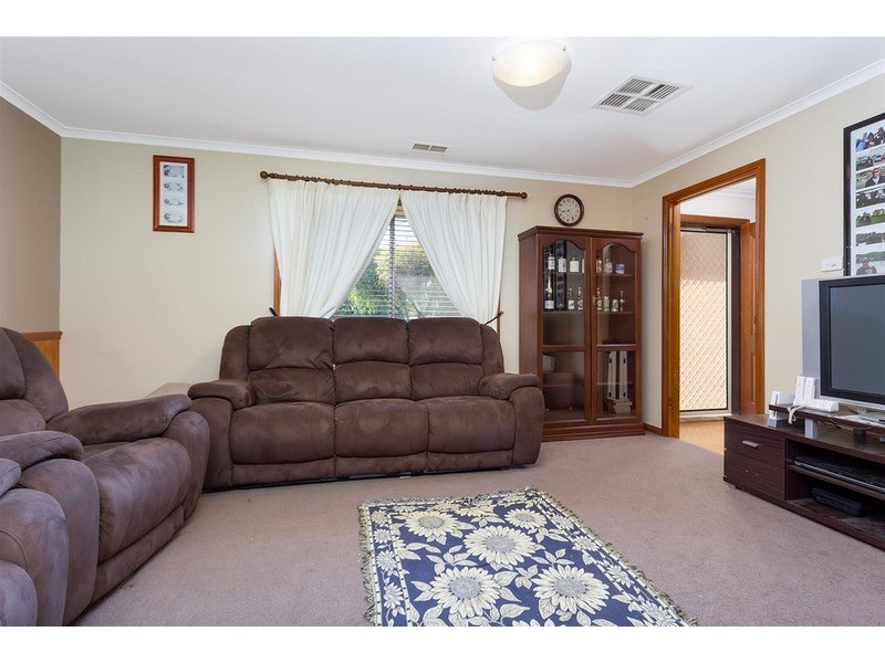 14 Forrest  Street, Lake Albert NSW 2650