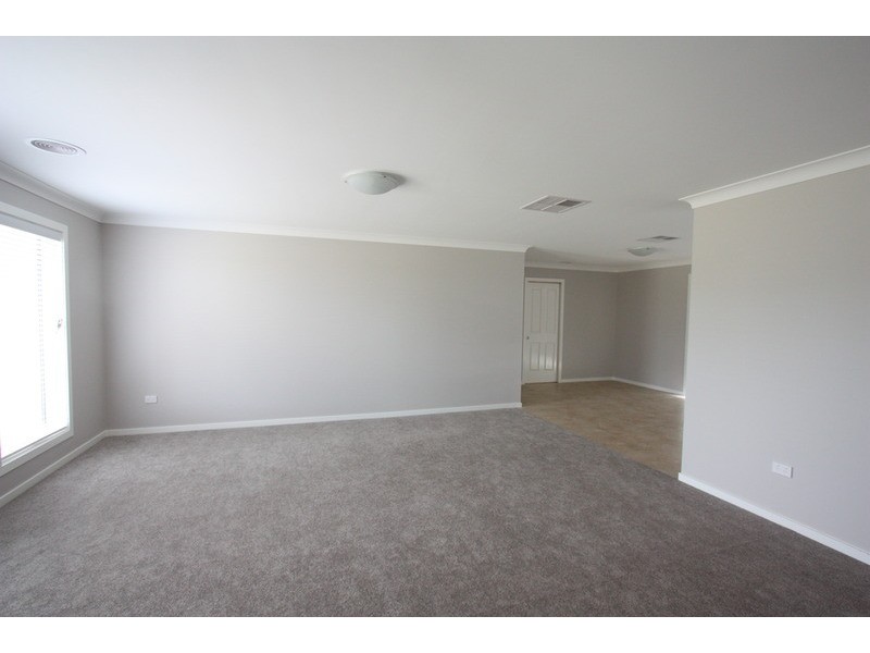 1/6 Mima Street, Glenfield Park NSW 2650