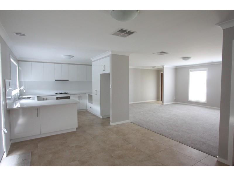 1/6 Mima Street, Glenfield Park NSW 2650