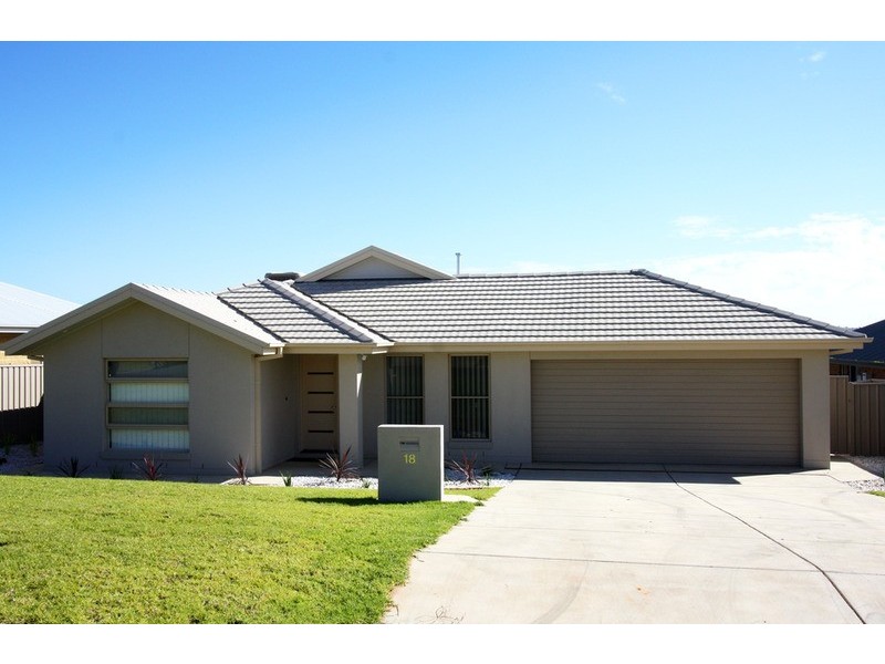 18 Osterley Street, Bourkelands NSW 2650