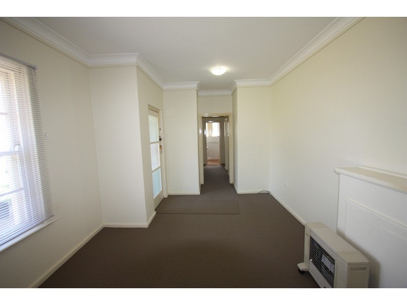 75 Bourke Street, Turvey Park NSW 2650