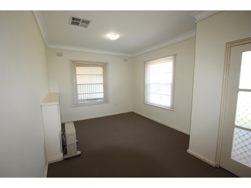 75 Bourke Street, Turvey Park NSW 2650