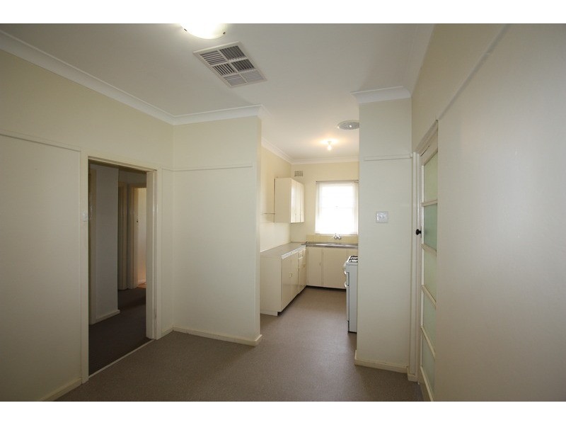 75 Bourke Street, Turvey Park NSW 2650