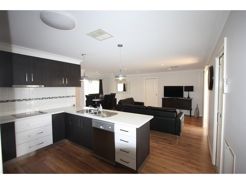 2 Evatt Street, Wagga Wagga NSW 2650