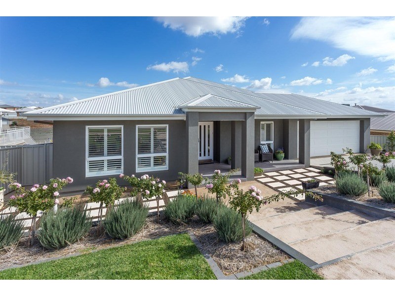 150 Brooklyn Drive, Bourkelands NSW 2650