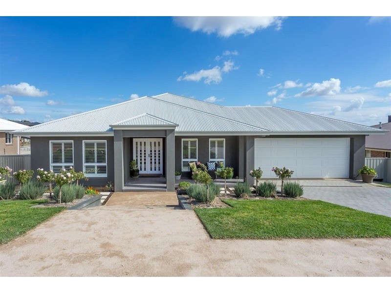 150 Brooklyn Drive, Bourkelands NSW 2650