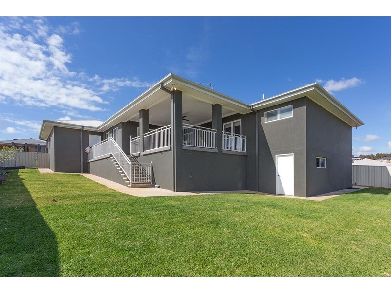150 Brooklyn Drive, Bourkelands NSW 2650