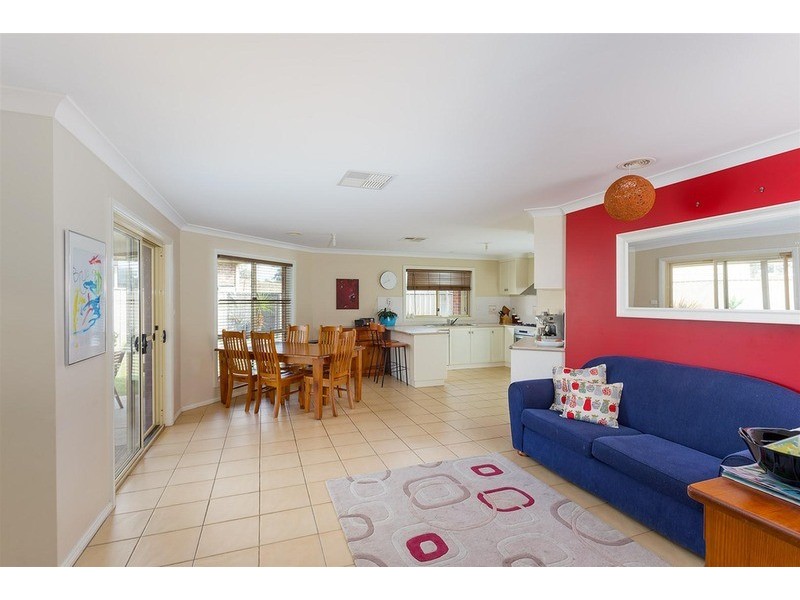8 Birri Place, Glenfield Park NSW 2650