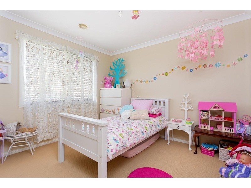 8 Birri Place, Glenfield Park NSW 2650