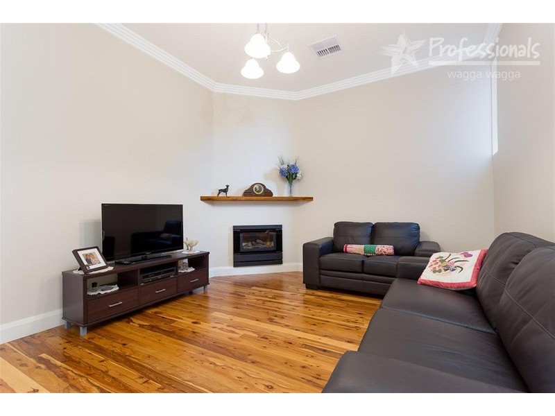 14 Thorne Street, Wagga Wagga NSW 2650