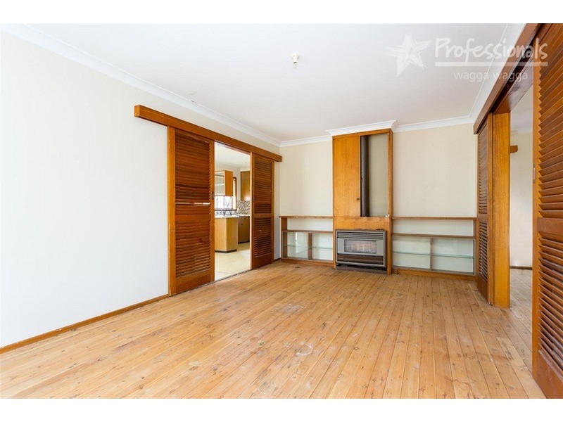 29 Leavenworth Drive, Mount Austin NSW 2650