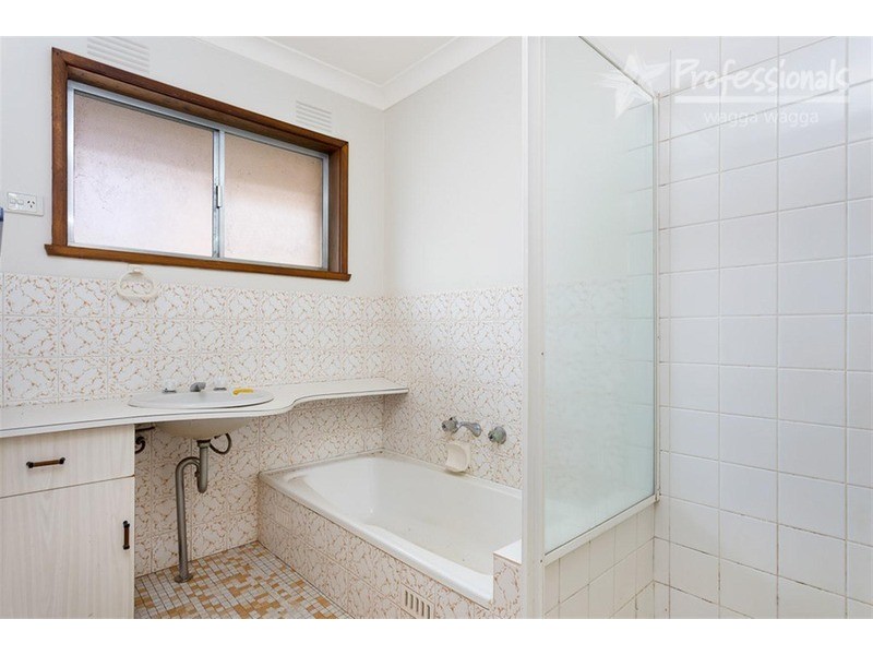 29 Leavenworth Drive, Mount Austin NSW 2650