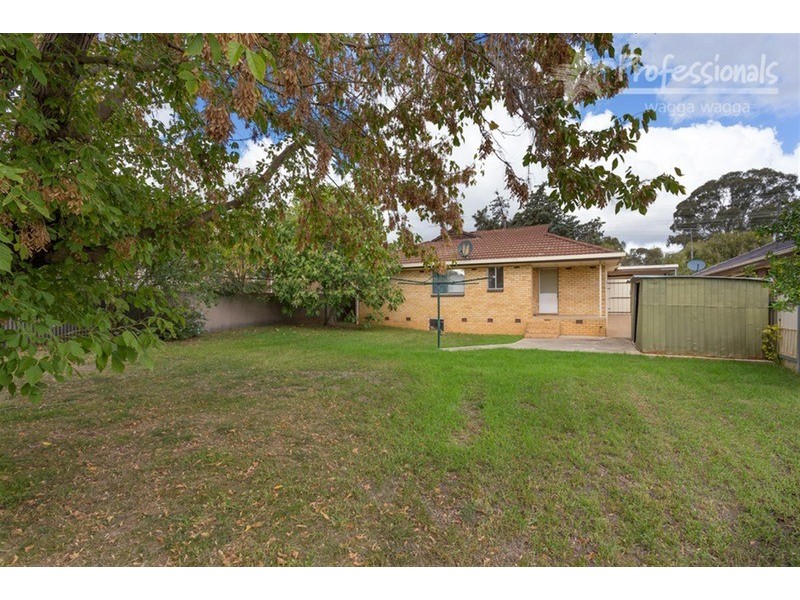 29 Leavenworth Drive, Mount Austin NSW 2650