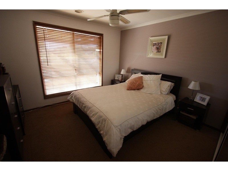 24 Darri  Street, Glenfield Park NSW 2650