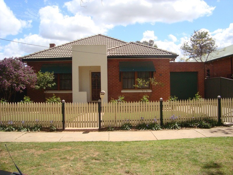 185 Gurwood Street, Wagga Wagga NSW 2650