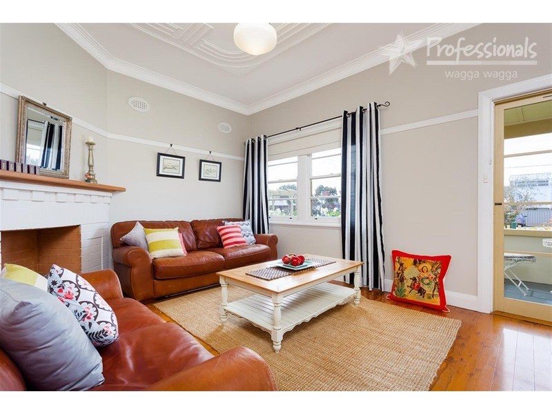 6 Turner Street, Turvey Park NSW 2650