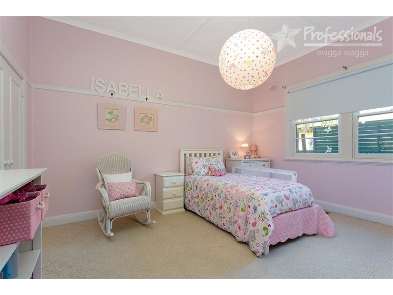 6 Turner Street, Turvey Park NSW 2650