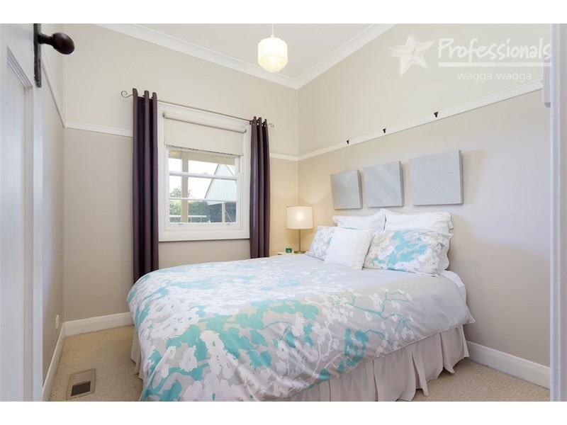 6 Turner Street, Turvey Park NSW 2650