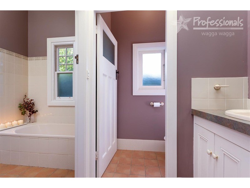 6 Turner Street, Turvey Park NSW 2650