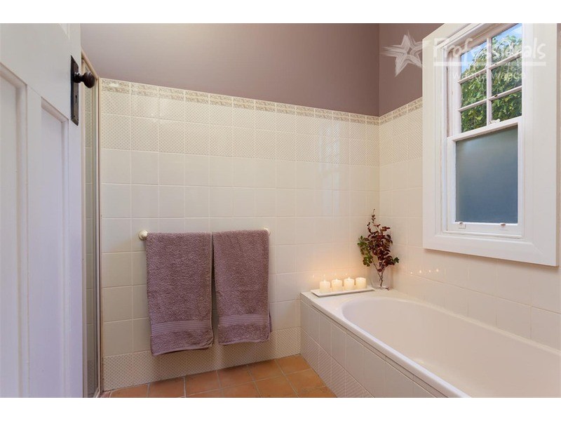 6 Turner Street, Turvey Park NSW 2650