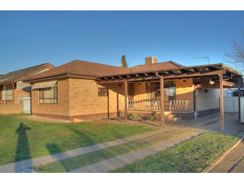4 Walteela Avenue, Mount Austin NSW 2650
