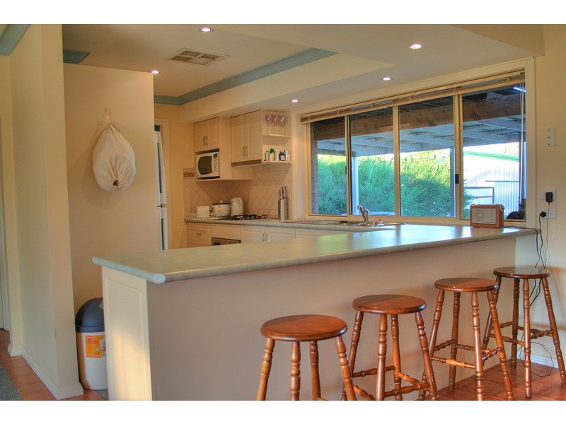 4 Walteela Avenue, Mount Austin NSW 2650