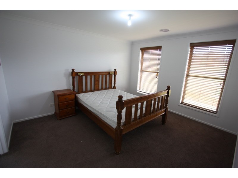 13 Tahara  Crescent, Estella NSW 2650