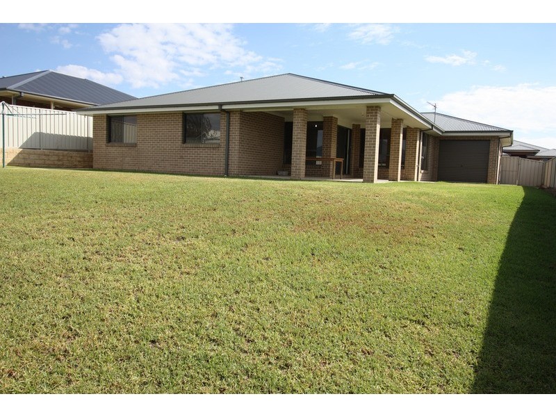 13 Tahara  Crescent, Estella NSW 2650