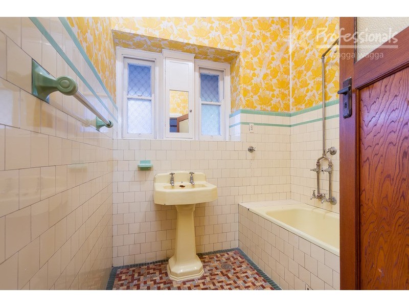 66 Railway Street, Turvey Park NSW 2650