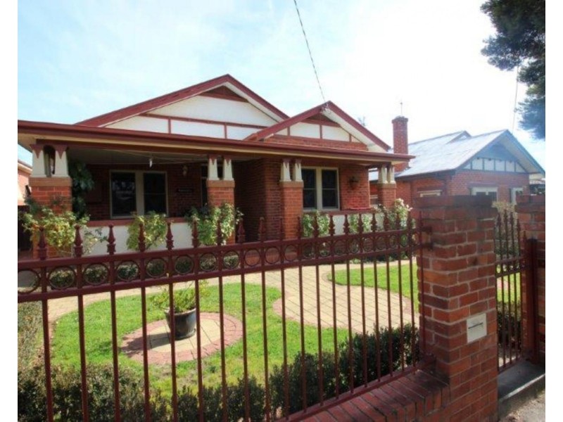 14 Macleay Street, Wagga Wagga NSW 2650