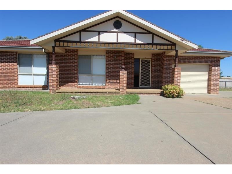 1/13 Bamarook Crescent, Wagga Wagga NSW 2650