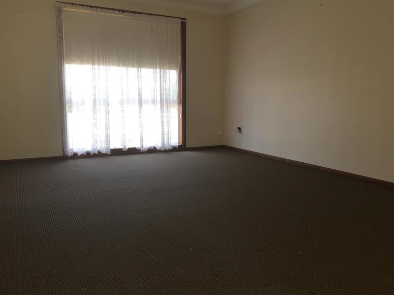 1/13 Bamarook Crescent, Wagga Wagga NSW 2650