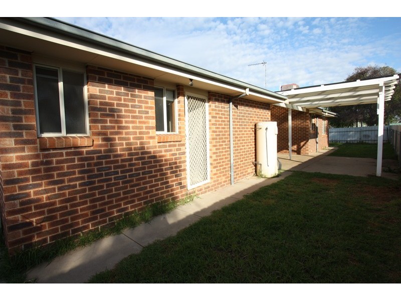 1/13 Bamarook Crescent, Wagga Wagga NSW 2650