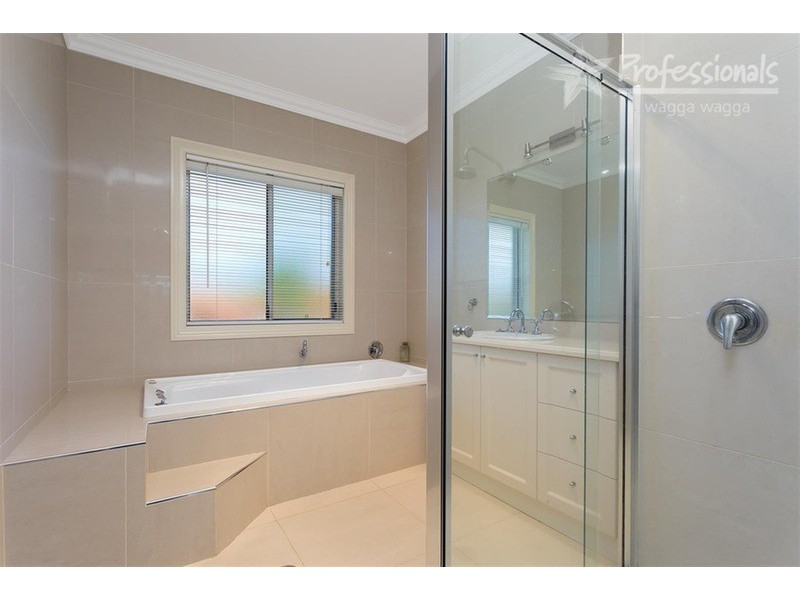 4 Hickory  Place, Springvale NSW 2650