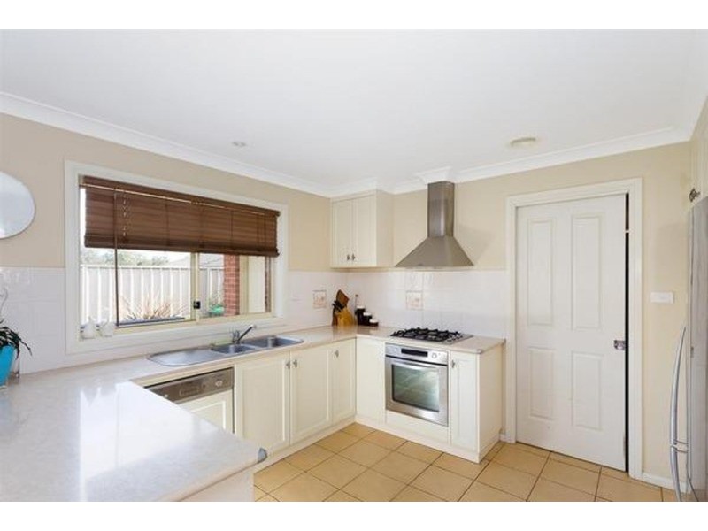 8 Birri  Place, Glenfield Park NSW 2650