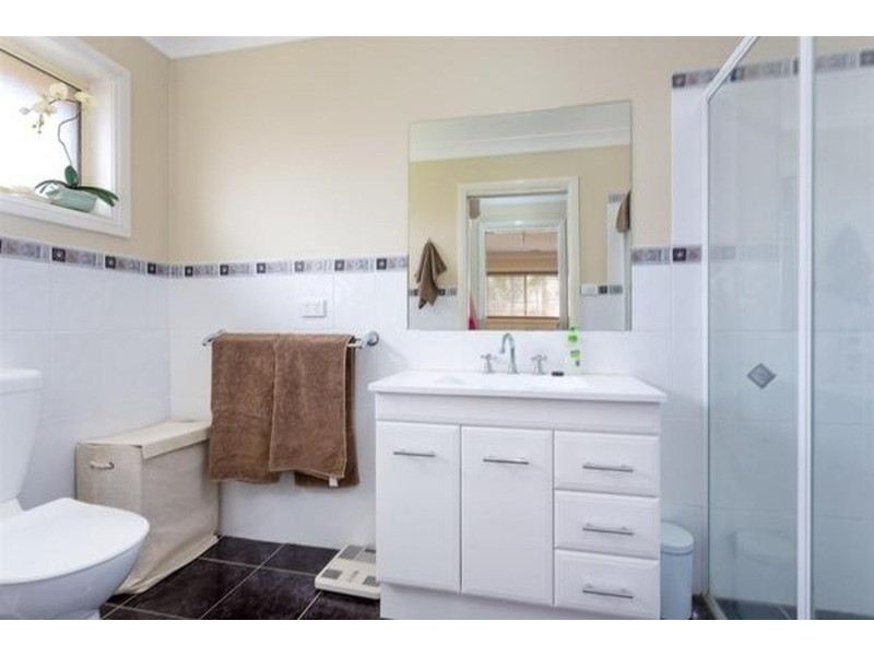 8 Birri  Place, Glenfield Park NSW 2650