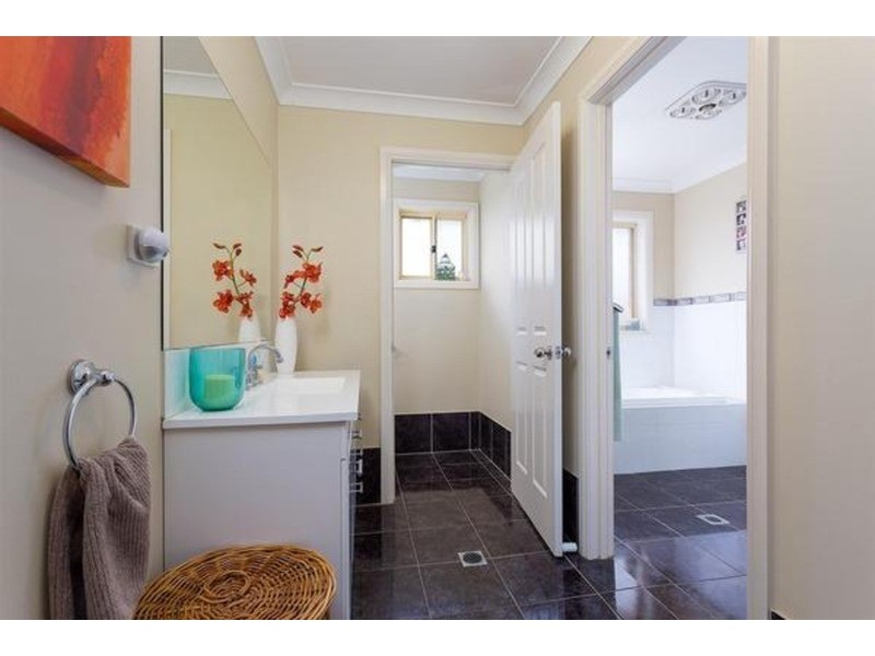 8 Birri  Place, Glenfield Park NSW 2650