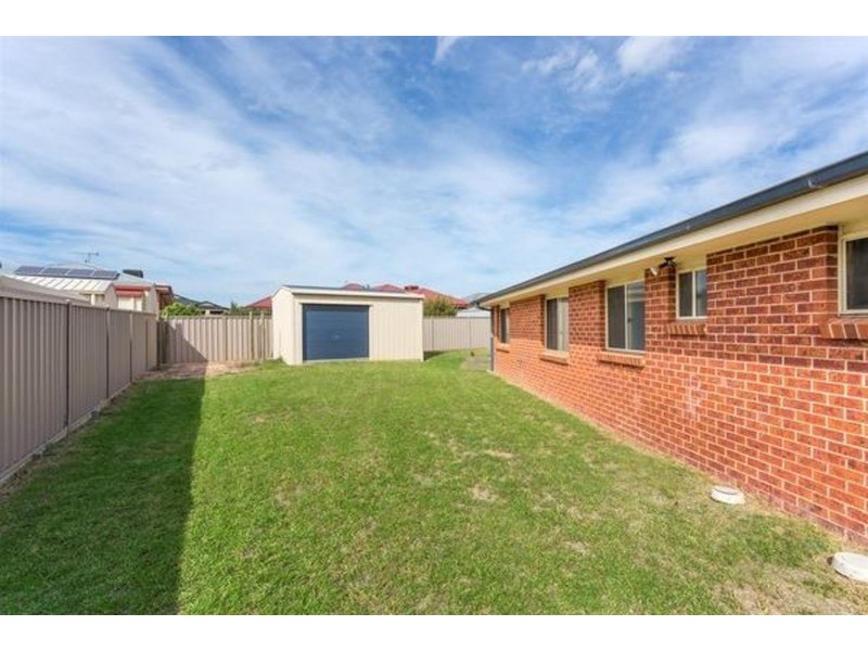 8 Birri  Place, Glenfield Park NSW 2650