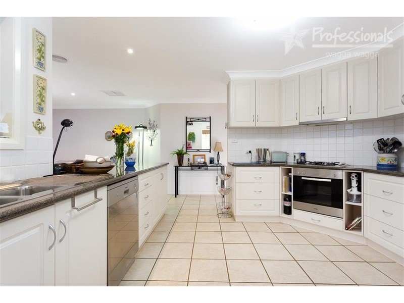 53 Barrima Drive, Glenfield Park NSW 2650