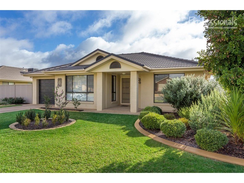 111 Yentoo Drive, Glenfield Park NSW 2650