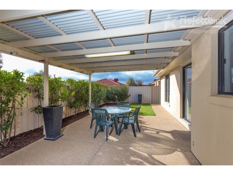 111 Yentoo Drive, Glenfield Park NSW 2650
